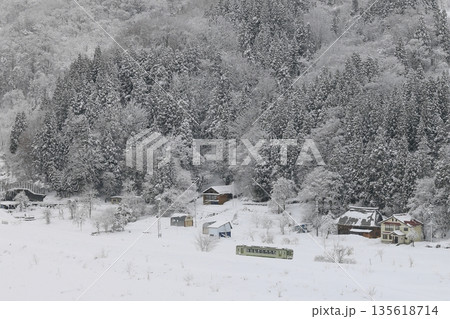 雪景色の飯山線 135618714