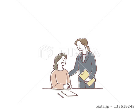 シニア女性とスーツを着た女性、相談 135619248