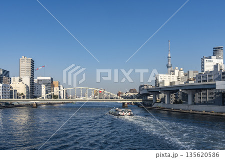 東京　隅田川の風景 135620586