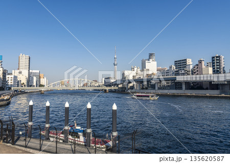 東京　隅田川の風景 135620587