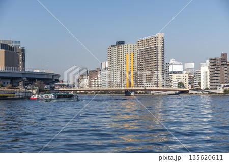 東京　隅田川の風景 135620611