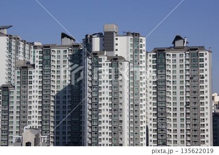 This is a cityscape of Seoul with apartments. This is a cityscape of Seoul with apartments. 135622019