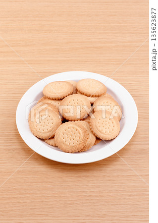 美味しそうなビスケット 美味しそうなビスケット 135623877