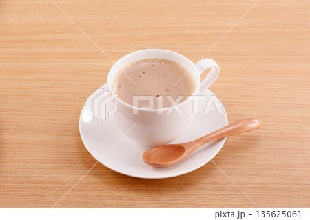 カフェラテ 飲み物 135625061