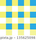 カラフルなイエローとブルーのチェック柄 135625098