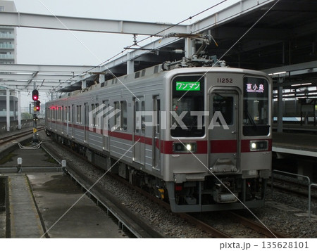 東武鉄道10030型10050番代11252編成(小泉線・桐生線太田駅にて撮影) 135628101