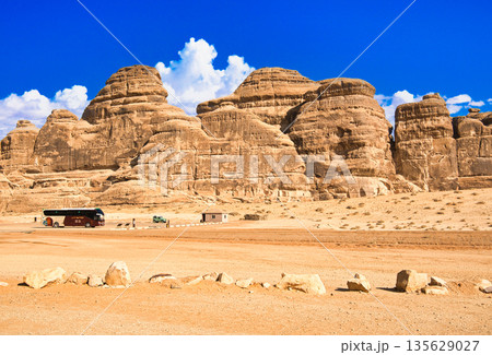 マダイン・サーレハの考古遺跡の絶景 マダイン・サーレハの考古遺跡の絶景 135629027