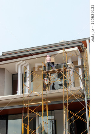 scaffolding used at the construction 135629133