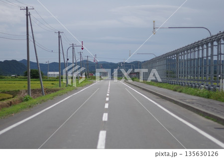 北海道の直線道路 135630126