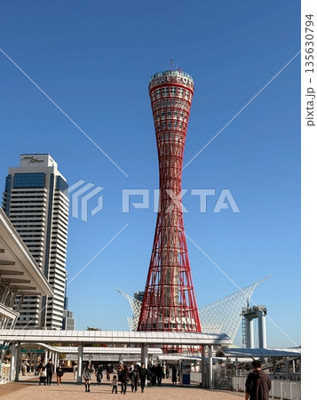 聳え立つ神戸ポートタワー 聳え立つ神戸ポートタワー 135630794