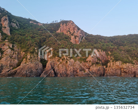 This is an island landscape with a cliff. 135632734