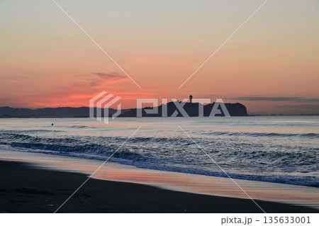 辻堂海岸の日の出 辻堂海岸の日の出 135633001