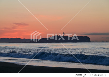 辻堂海岸の日の出 辻堂海岸の日の出 135633005