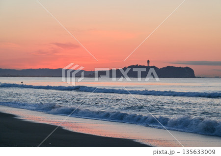 辻堂海岸の日の出 辻堂海岸の日の出 135633009