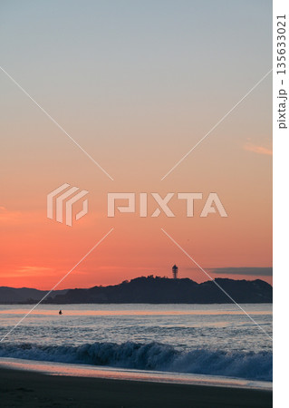 辻堂海岸の日の出 135633021