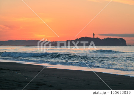 辻堂海岸の日の出 辻堂海岸の日の出 135633039