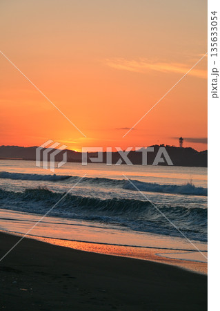 辻堂海岸の日の出 135633054