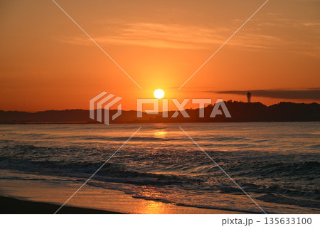辻堂海岸の日の出 辻堂海岸の日の出 135633100