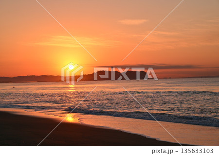 辻堂海岸の日の出 辻堂海岸の日の出 135633103