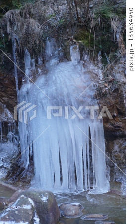 横谷峡の氷瀑 135634950