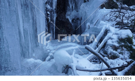 横谷峡の飛沫氷 135635054
