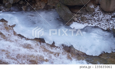 横谷峡の飛沫氷 135635061