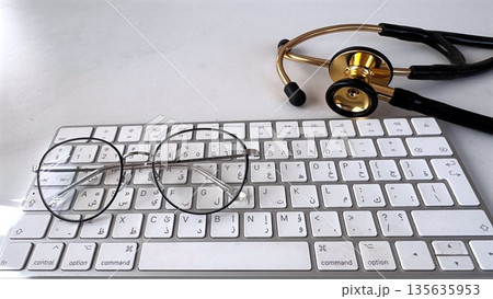 Medical Environment Highlighting Diagnostic Tools And Attentive Care, Clinical Setting Featuring Medical Instruments Emphasizing Preventive Health And Professional Calm Expression 135635953