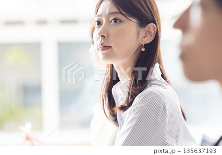 ビジネスウーマン 135637193