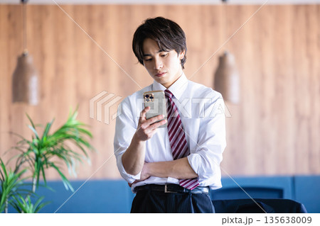 ビジネスマン ビジネスマン 135638009