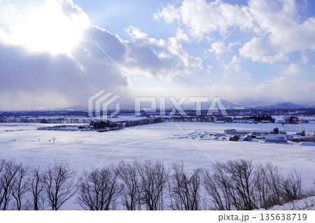 美蔓パノラマパークと日高山脈(と十勝平野) 美蔓パノラマパークと日高山脈(と十勝平野) 135638719