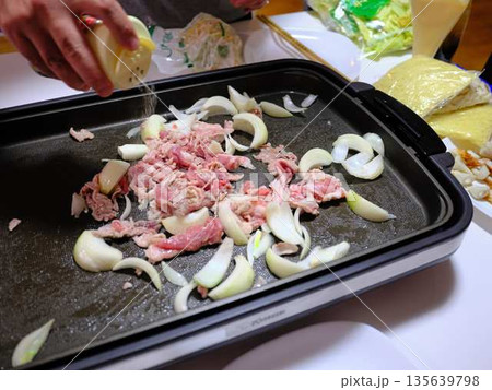 焼きそばの調理 屋台 焼きそばの調理 屋台 135639798