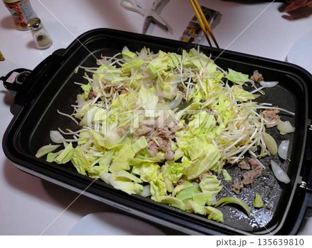 焼きそばの調理 屋台 焼きそばの調理 屋台 135639810