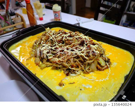 焼きそばの調理 屋台 焼きそばの調理 屋台 135640024
