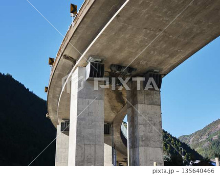 高速道路 135640466