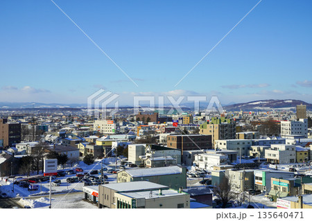 市内某所の高いところから見る北見の市街地 135640471