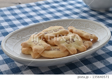 たべっ子どうぶつ こだわりのミルク味 135640571