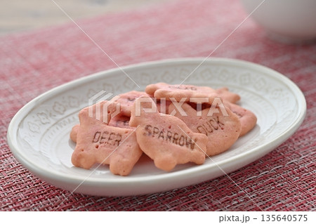 たべっ子どうぶつ こだわりのいちご味 たべっ子どうぶつ こだわりのいちご味 135640575