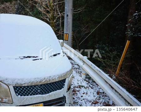 自動車事故 衝突 事故の写真 135640647