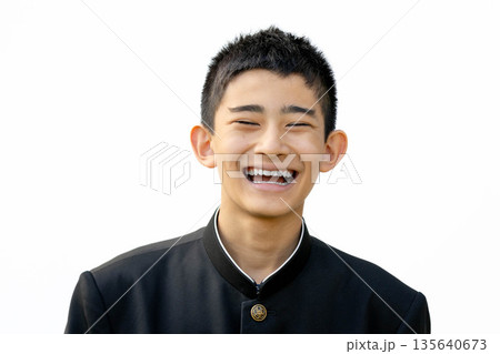 笑顔男子中学生の上半身 笑顔男子中学生の上半身 135640673