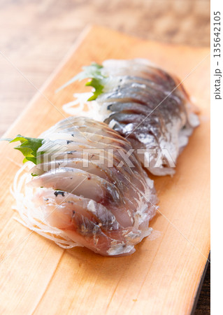 美味しいアジの刺身 135642105