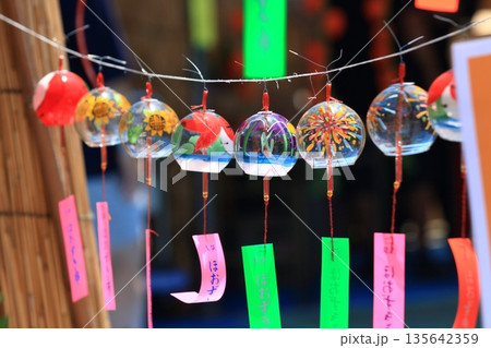 ほおずき市の風鈴　江戸風鈴 135642359