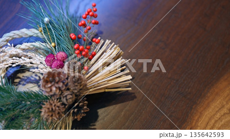 しめ縄飾り 135642593