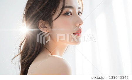 綺麗な女性のビューティーイメージ 135643545