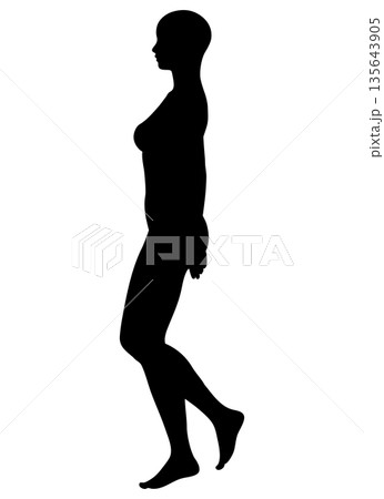 正しい姿勢で立っている女性のシルエット 全身横向き モノクロ 正しい姿勢で立っている女性のシルエット 全身横向き モノクロ 135643905