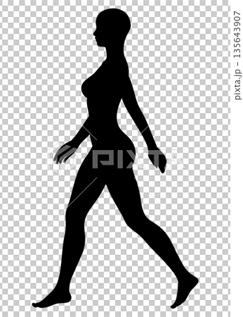 正しい姿勢で颯爽と歩く女性のシルエット 全身横向き モノクロ 135643907