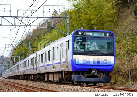 四街道~物井(ヨツモノ)を走るE235系 四街道~物井(ヨツモノ)を走るE235系 135644002
