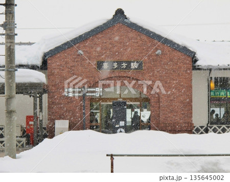 雪の舞う喜多方駅 福島 雪の舞う喜多方駅 福島 135645002