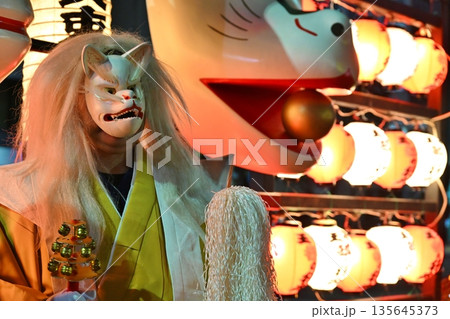 王子狐の行列の夜　東京 135645373