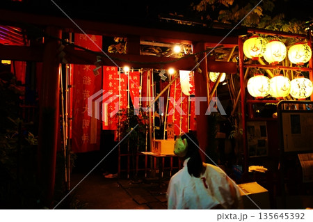 王子狐の行列の夜　東京 135645392