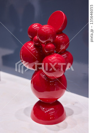 Reflective lacquered spheres form artful modern interior decoration Reflective lacquered spheres form artful modern interior decoration 135646055
